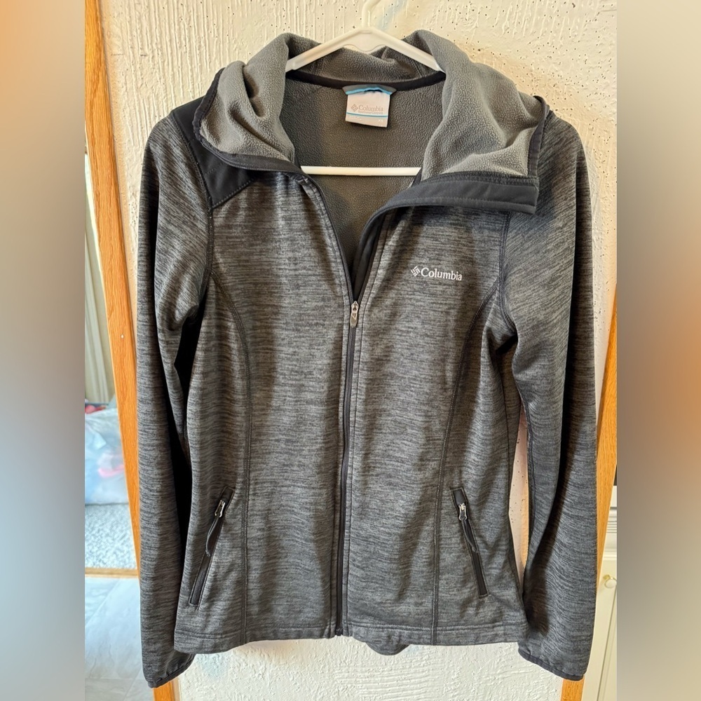 Columbia Women's Gray Zip Up XS